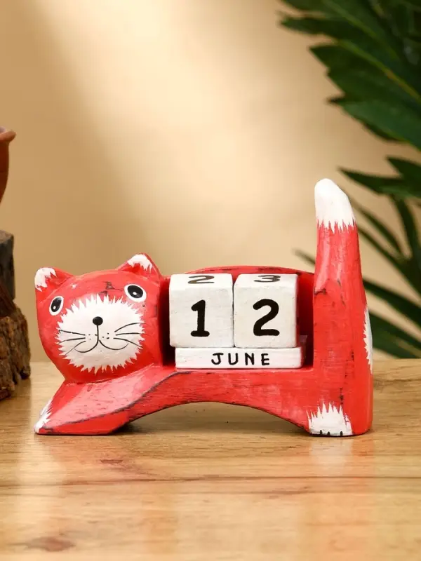 Календарь настольный "Кошка" дерево 13х4х10 см, цв. красный