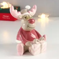 Сувенир керамика "Лосик в очках, с подарком" цветной 12,5х9,2х11 см Сувенир керамика "Лосик в очках, с подарком" цветной 12,5х9,2х11 см