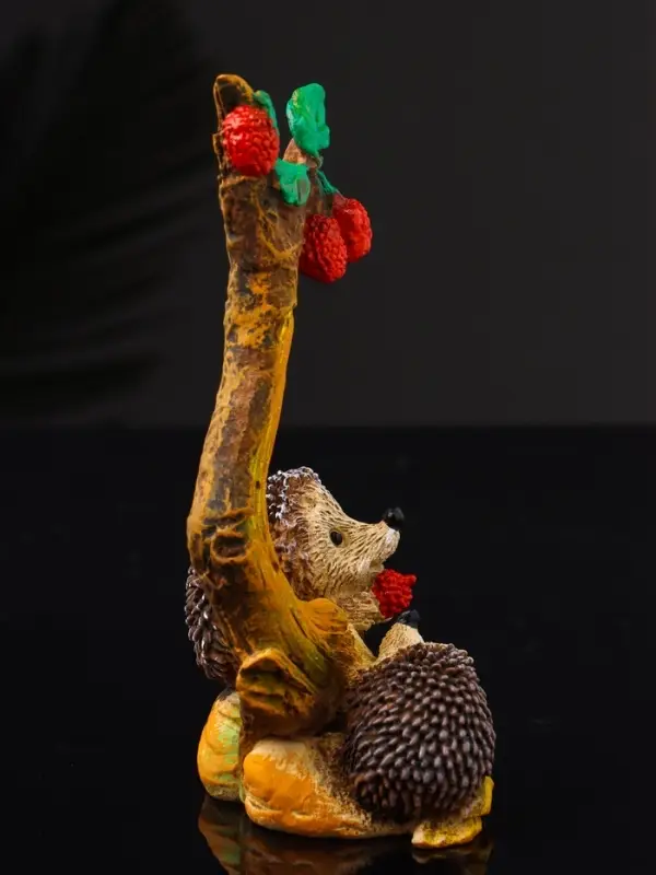 Фигура  Фигура "Ежики под малиновым деревом" 12.5х6.3х4.3 см