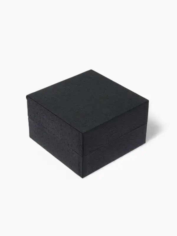 Коробочка подарочная для часов из экокожи, 10&times;10&times;6 см, (подушечка 8.3&times;8.5 см), вставка бежевая, чёрная