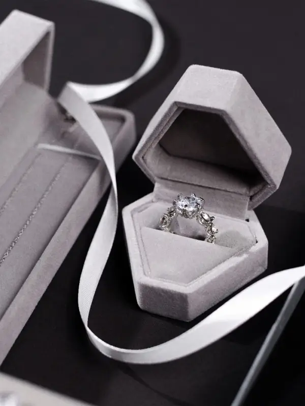 Футляр под серьги, кольцо &laquo;Кристалл&raquo;, бархатный, 6.5&times;6.4 см, серый