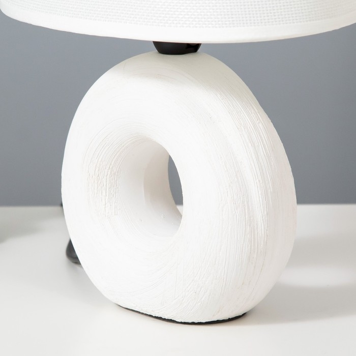 Настольная лампа Настольная лампа "Эдель" Е27 40Вт белый 12,5х20х29 см RISALUX