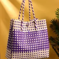 Сумка плетёная пластиковая 40х20х55 см, цв. фиолетово-белый Сумка плетёная пластиковая 40х20х55 см, цв. фиолетово-белый