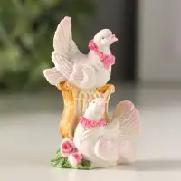 Полистоун голуби в розовом венке 6*4 см