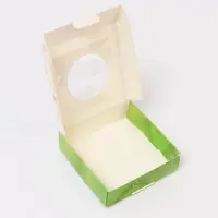 Подарочная коробка сборная с окном «Чудеса случаются», 10×10×3 см