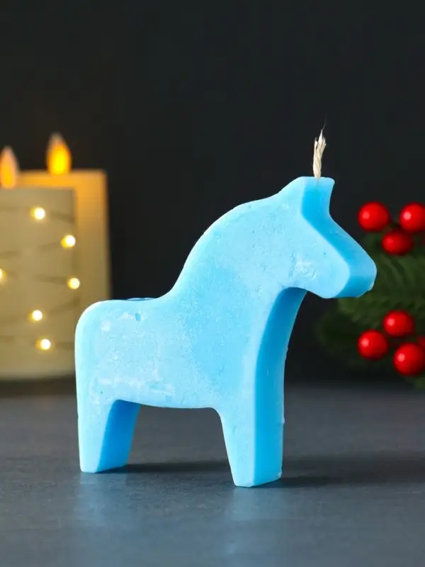 Декоративная свеча новогодняя &laquo;Лошадка&raquo;, 95&times;105 мм, голубой