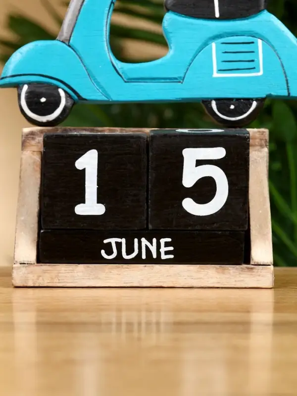 Календарь настольный &laquo;Мопед&raquo;, 14&times;5.5&times;14.5 см, дерево, бирюзовый