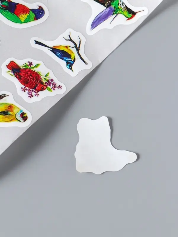 Наклейки бумага &laquo;Экзотические птицы&raquo;, d=2.5 см 500 шт. в рулоне 3&times;6.5&times;6.5 см