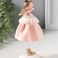 Сувенир полистоун "Ангелочек в розовом клетчатом наряде с мехом" 6х5,5х17,5 см
