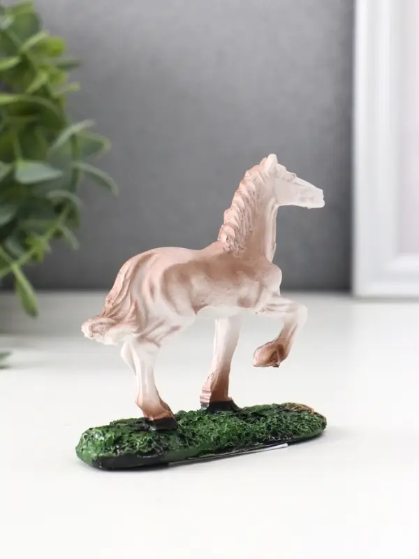 Сувенир полистоун Сувенир полистоун "Серый конь на лугу" 8,7х3,2х8 см