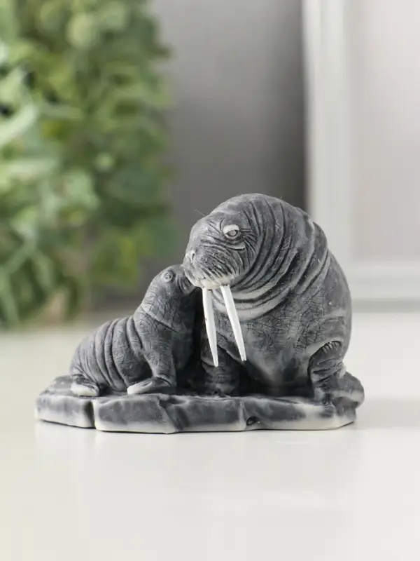 Фигурка &laquo;Самка моржа с детёнышем&raquo;, 5.7 см