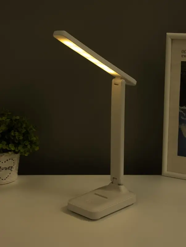 Светильник настольный с подставкой под телефон &laquo;Уно&raquo; 4 Вт LED USB 2700-6500К белый