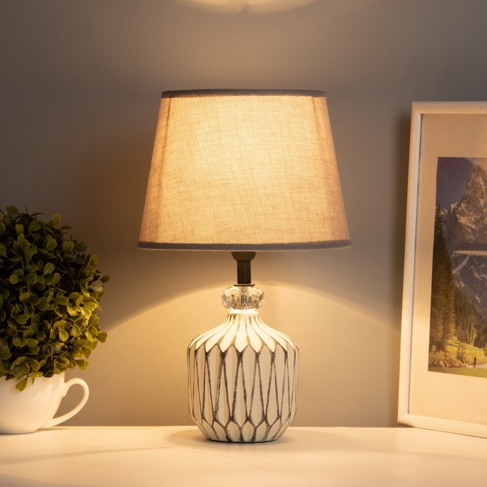 Лампа настольная Лампа настольная "Стремление" 1х40Вт Е14 белый 20х20х33см