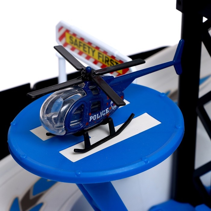 Парковка &laquo;Полицейский участок&raquo;, в рюкзаке