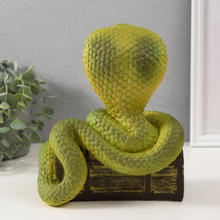 Копилка  Копилка "КОБРА НА СУНДУКЕ "  20 х17 х 12 см.