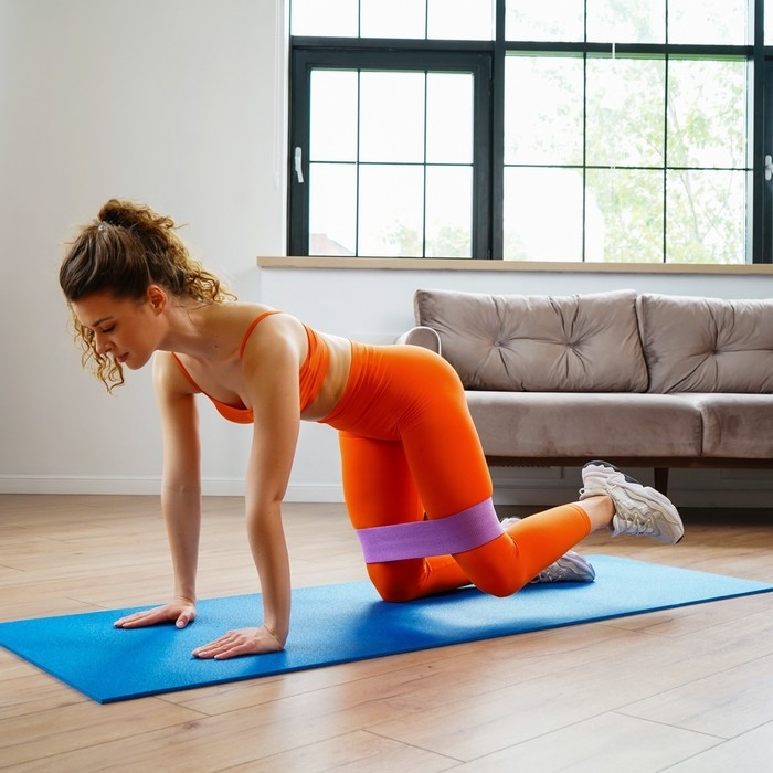 Фитнес-резинка ONLYTOP MEDIUM, 36х8,2х0,3 см, нагрузка 35-45 кг, цвет фиолетовый Фитнес-резинка ONLYTOP MEDIUM, 36х8,2х0,3 см, нагрузка 35-45 кг, цвет фиолетовый