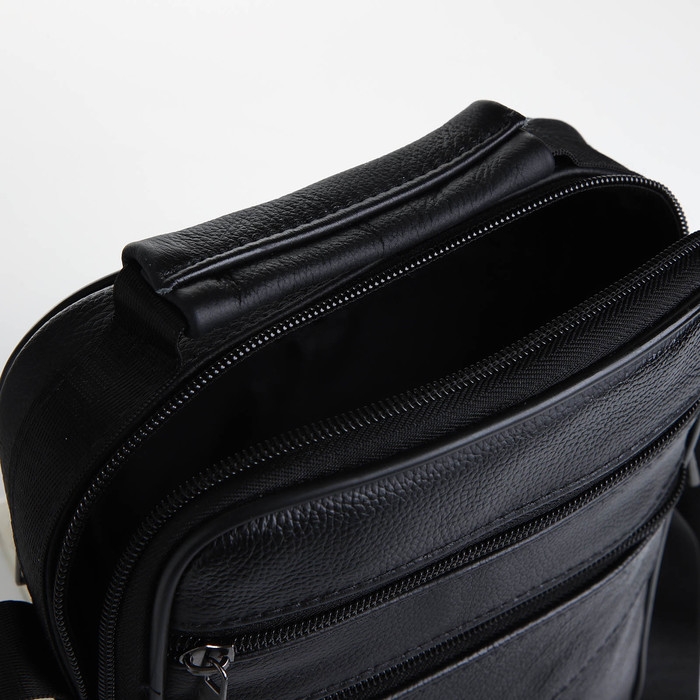 Сумка мужская на молниях, длинный ремень, цвет чёрный