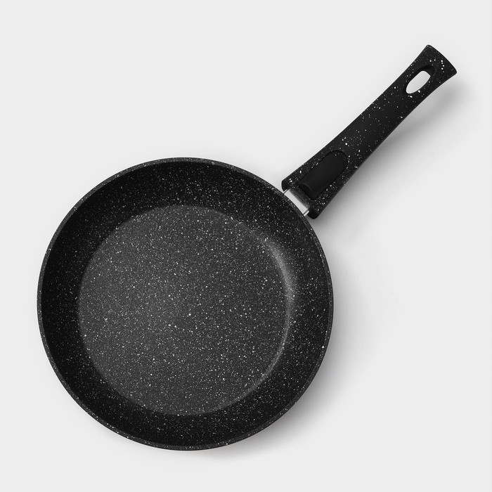 Сковорода кованая Magistro Dark, d=24 см, съёмная ручка soft-touch, антипригарное покрытие, индукция, цвет чёрный Сковорода кованая Magistro Dark, d=24 см, съёмная ручка soft-touch, антипригарное покрытие, индукция, цвет чёрный