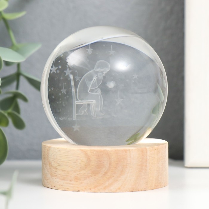 Сувенир стекло подсветка  Сувенир стекло подсветка "Мальчик и роза" d=6 см подставка дерево, USB 6,5х6,5х7,5 см