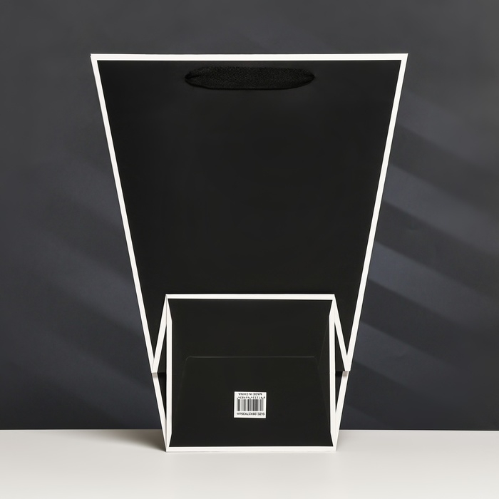 Пакет-переноска для цветов 18 × 14 × 35 х 28 см, черный с каймой Пакет-переноска для цветов 18 × 14 × 35 х 28 см, черный с каймой