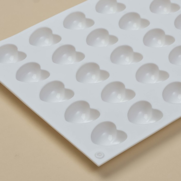 Форма для муссовых десертов и шоколада KONFINETTA «Сердца», силикон, 29,7×17,3×1,5 см, 35 ячеек (2,7×2,5 см), цвет белый Форма для муссовых десертов и шоколада KONFINETTA «Сердца», силикон, 29,7×17,3×1,5 см, 35 ячеек (2,7×2,5 см), цвет белый