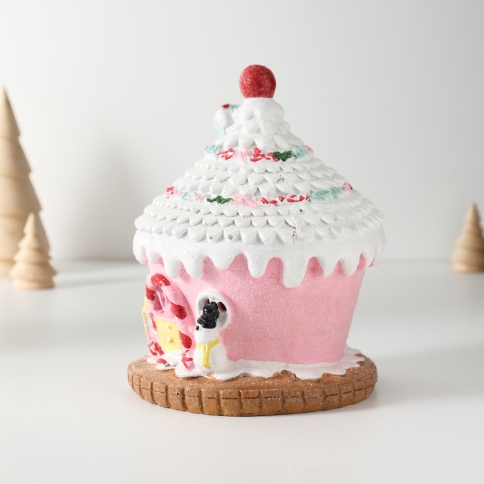 Сувенир полистоун свет Сувенир полистоун свет "Пряничный домик розовый в глазури со снеговиком" 11,5х11,5х15 см