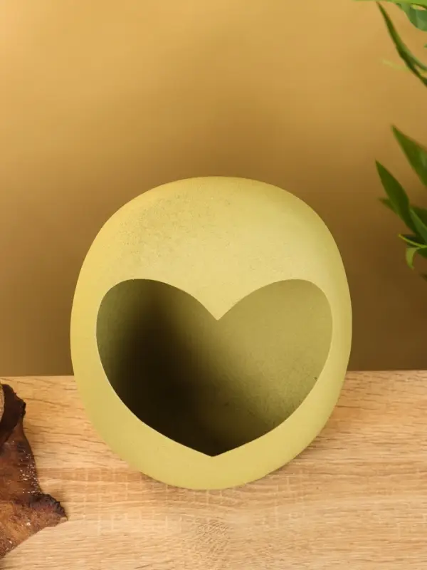 Подсвечник в форме сердца текстурный «Олива», 16.5×8.5×22 +/- 1 см