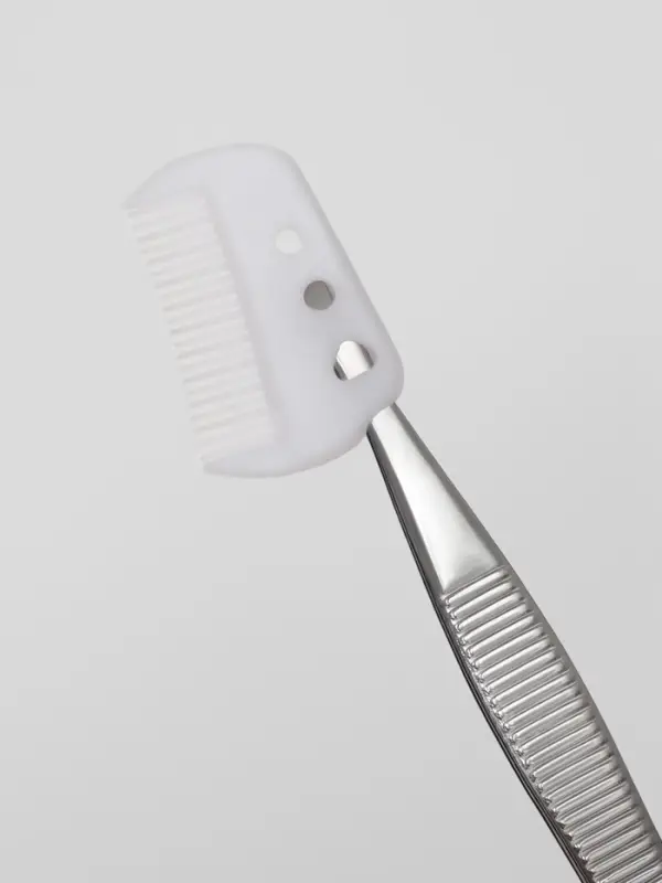 Пинцет прямой, узкий, с расчёской, 8.8 см, в чехле, МИКС