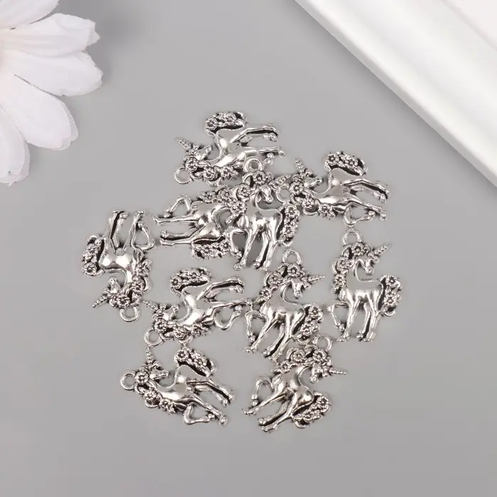 Металлический элемент, декоративная подвеска «Арт Узор. Конь с длинной гривой», серебро, 2×1.6 см Металлический элемент, декоративная подвеска «Арт Узор. Конь с длинной гривой», серебро, 2×1.6 см