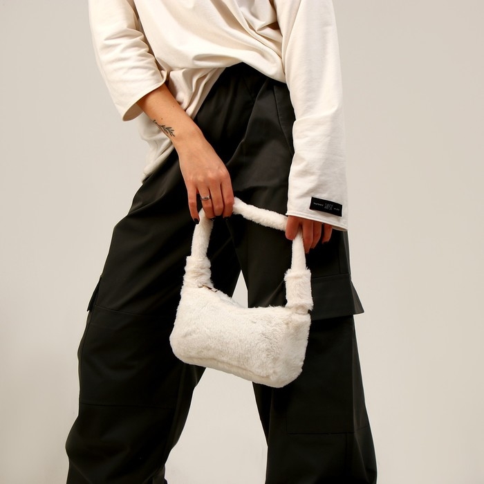 Плюшевая сумка-багет, белая