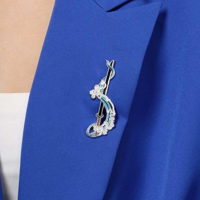 Значок «Катана» вода, цветной в серебре Значок «Катана» вода, цветной в серебре