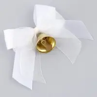 Колокольчик на булавке с бантом на выпускной, белый, d = 2,6 см