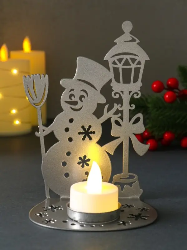 Подсвечник новогодний  Подсвечник новогодний "Снеговик" серебряный 7,5х10,7х15 см