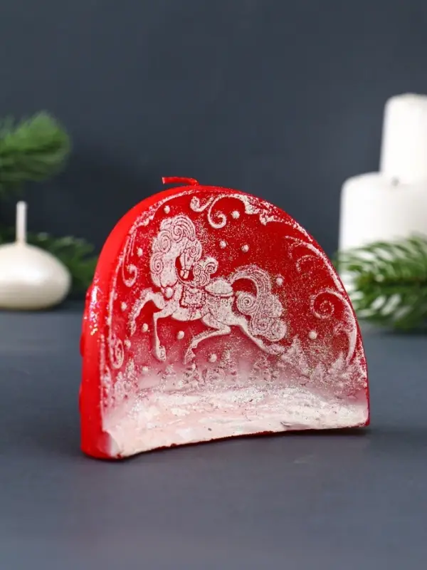 Свеча декоративная &laquo;Барельеф с лошадкой&raquo; 10.5&times;4.5&times;8 см, красный