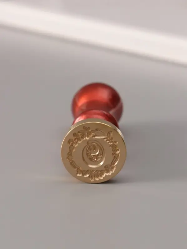 Печать для сургуча с пластиковой ручкой &laquo;Венок с буквой O&raquo;, 2.5&times;2.5&times;6.3 см
