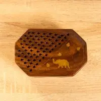 Шкатулка резная "Слоник в саду" 15х10х5 см, дерево шишам Шкатулка резная "Слоник в саду" 15х10х5 см, дерево шишам