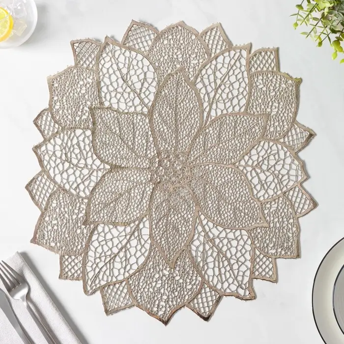 Салфетка сервировочная на стол Доляна &laquo;Цветок&raquo;, d=38 см, золотая