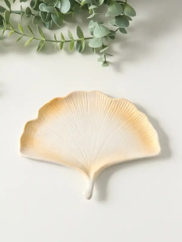 Подставка для мелочей &laquo;Листок&raquo;, 1&times;18&times;11 см, белая с позолотой