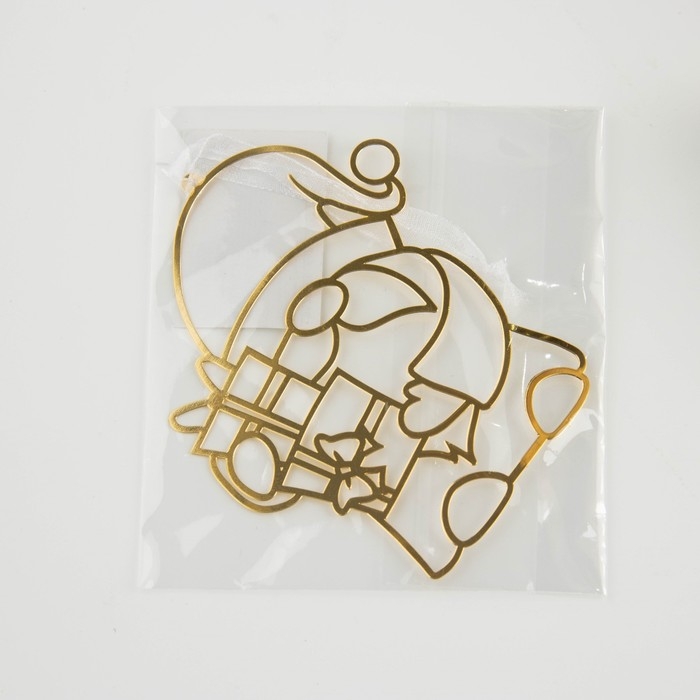 Ёлочная игрушка новогодняя «Новый год: Гном», 9.8 х 8.2 см. Ёлочная игрушка новогодняя «Новый год: Гном», 9.8 х 8.2 см.