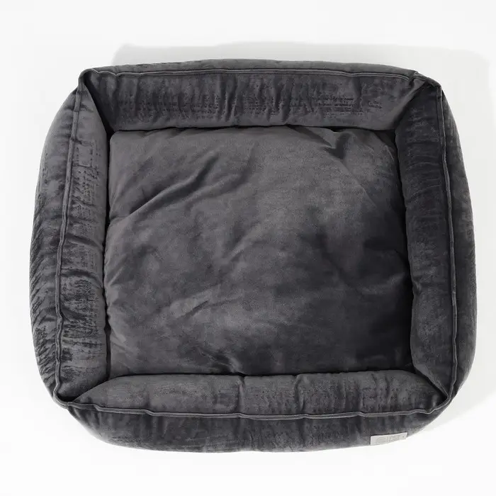 Лежанка для кошек и собак велюровая Pet Lab, 55 х 50 х 15 см, серая Лежанка для кошек и собак велюровая Pet Lab, 55 х 50 х 15 см, серая