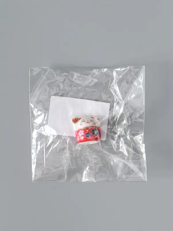 Фигурка керамика &laquo;Манэки-нэко с веером и в цветах&raquo;, 1.2&times;0.6&times;1.5 см, МИКС