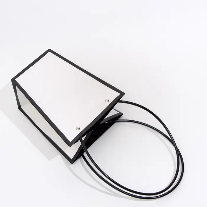 Сумка для цветов Белая влагостойкая, 17&times;17 - 11.5&times;11.5 - 20 см