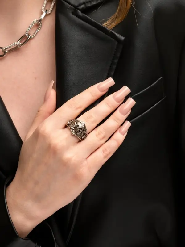 Кольцо &laquo;Перстень&raquo;, череп с цветами, цвет чернёное серебро, безразмерное