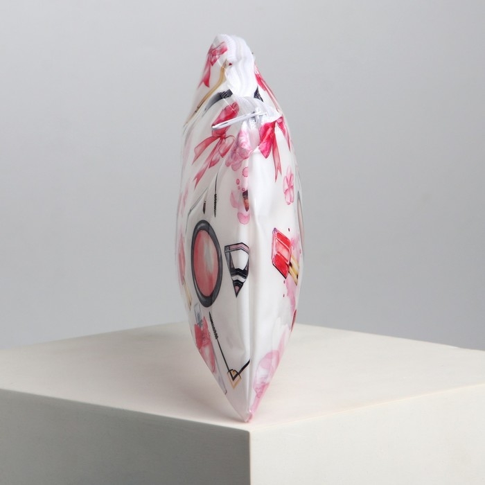 Косметичка-пенал PVC на молнии «Макияж» Косметичка-пенал PVC на молнии «Макияж»