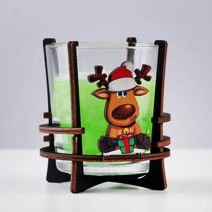 Свеча ароматическая в стакане на подставке  Свеча ароматическая в стакане на подставке "Новогодний олень", 10х9,5х9 см, яблоко