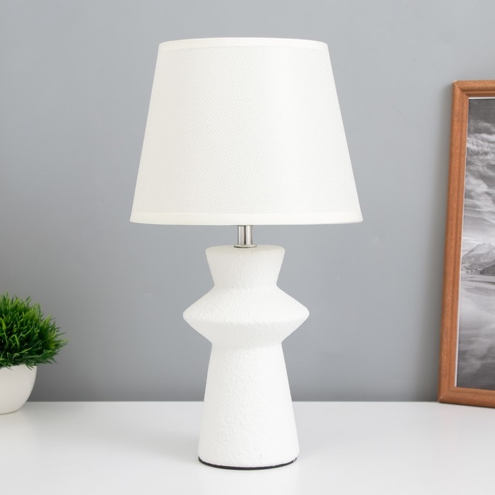 Лампа настольная Лампа настольная "Джу" 1х40Вт Е14 белый 22х22х37см