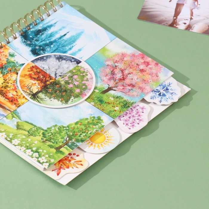 Фотоальбом на спирали 20 листов Фотоальбом на спирали 20 листов "Время года" объёмный элемент + 4 вкладки 24х24 см