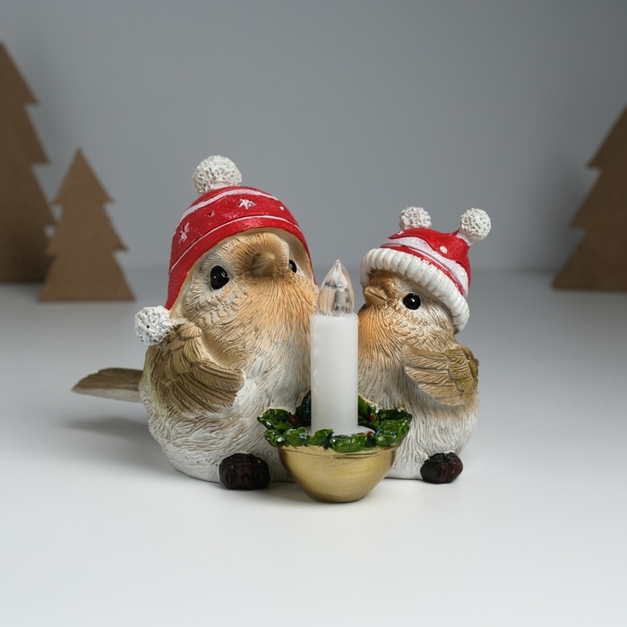 Сувенир полистоун свет Сувенир полистоун свет "Птички в шапках со снежинками сидят у свечи" 15,5х12,5х10,2 см