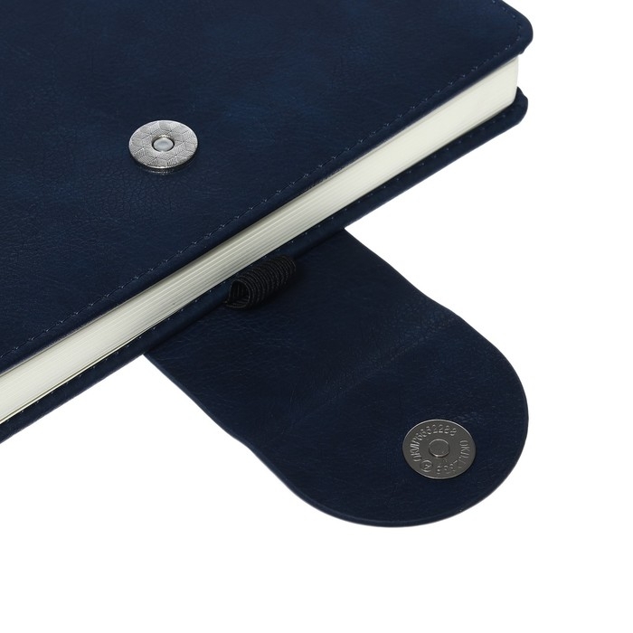 Ежедневник датированный 2024 A5 176 листов, deVENTE.Norwich, твёрдая обложка с поролоном из искусственной кожи, ляссе, кремовый блок 70 г/м2, синий Ежедневник датированный 2024 A5 176 листов, deVENTE.Norwich, твёрдая обложка с поролоном из искусственной кожи, ляссе, кремовый блок 70 г/м2, синий