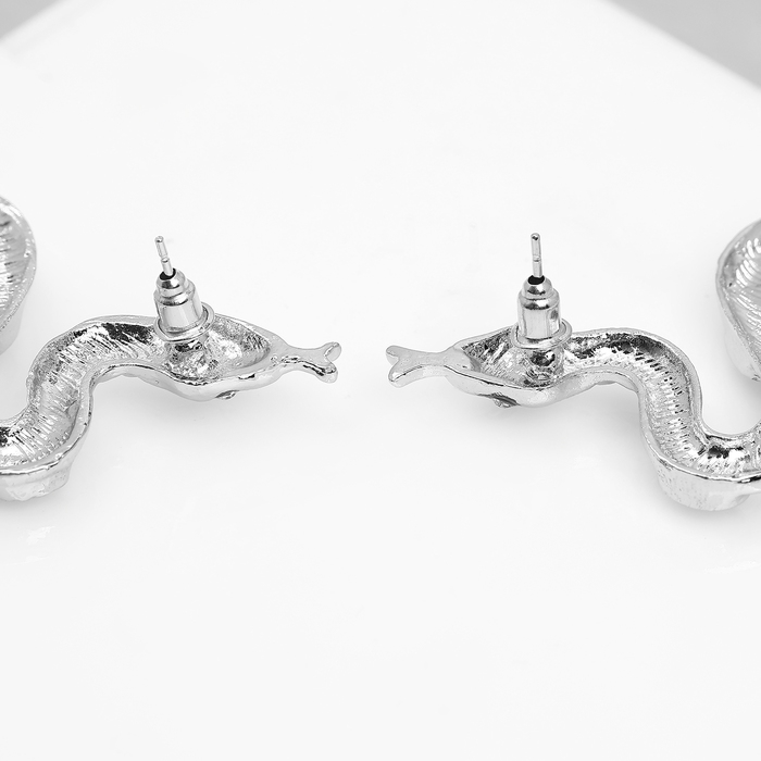 Новый год! Символ года 2025! Серьги с жемчугом «Змея» таинственная, цвет серебро Новый год! Символ года 2025! Серьги с жемчугом «Змея» таинственная, цвет серебро